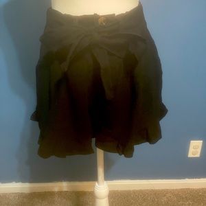 Umgee shorts with bow belt and pockets size S
